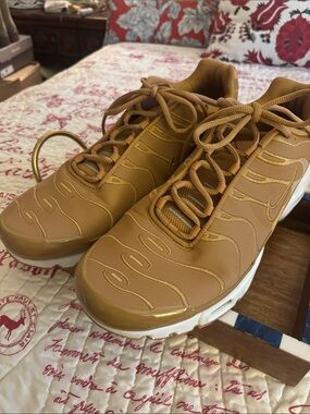 Nike Men's Air Max Plus Flax Athletic Sneakers. SZ 12